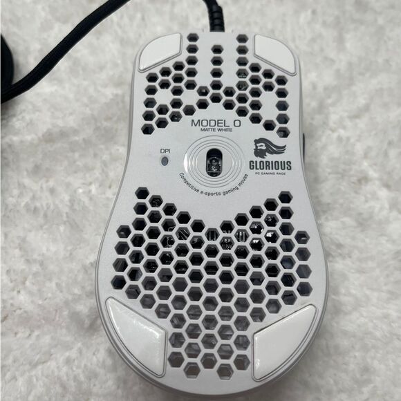 Glorious White Gaming Mouse - Picture 2 of 3
